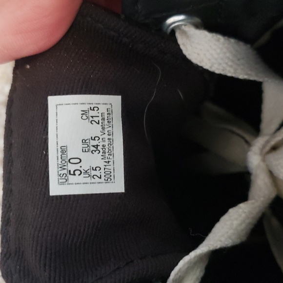 Vans - Picture 3 of 6